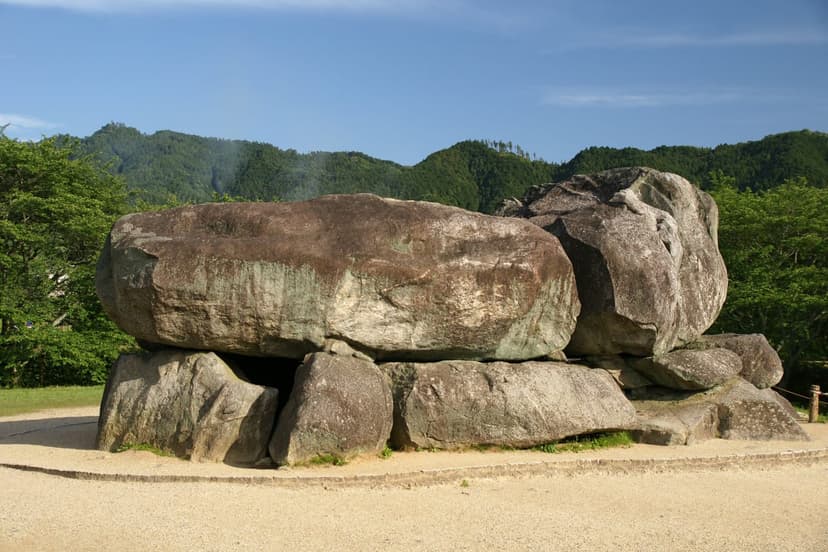 石舞台古墳と明日香の里山、飛鳥の自然と歴史を満喫する1泊2日