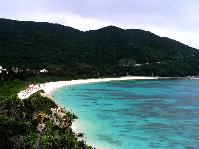 渡嘉敷島・阿波連ビーチ、ケラマブルーの海を楽しむ定番プラン