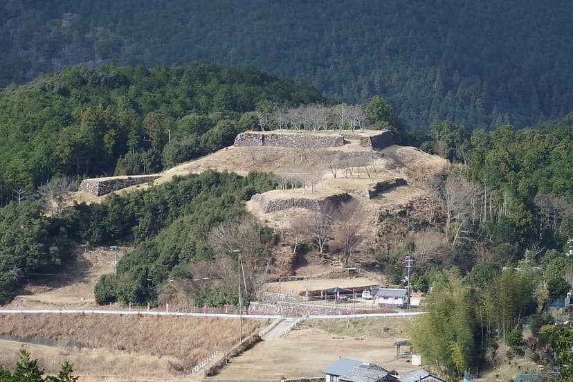 赤木城跡と丸山千枚田、山里の史跡と絶景棚田を巡るプラン