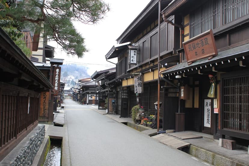酒蔵めぐりと飛騨高山まちの博物館、大人の高山グルメ1泊2日
