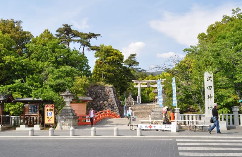 武田神社と舞鶴城公園、武田信玄ゆかりの甲府を巡る定番日帰りプラン