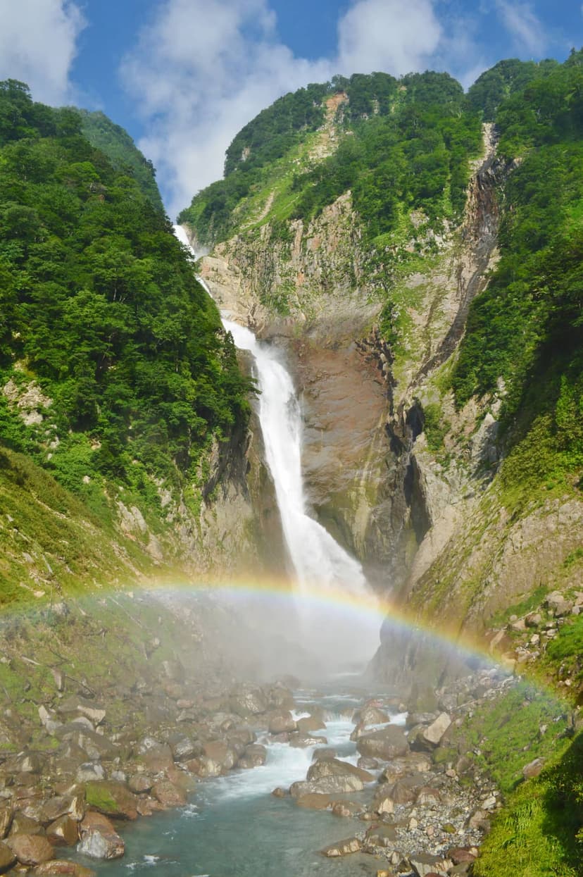 称名滝と弥陀ヶ原、立山のもう一つの絶景を巡る1泊2日