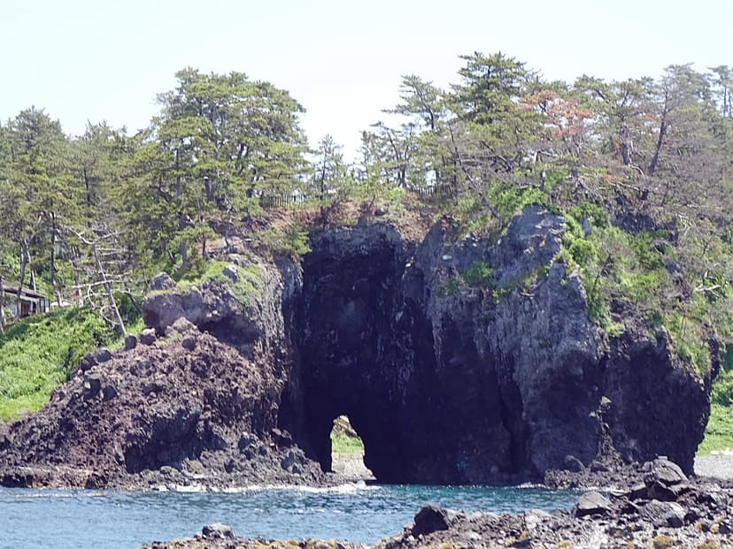 巌門と和倉温泉、能登金剛の絶景と加賀屋の湯を楽しむ1泊2日
