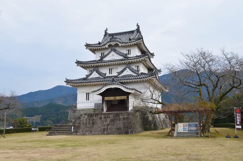 宇和島城、現存12天守の一つを望む定番日帰りプラン