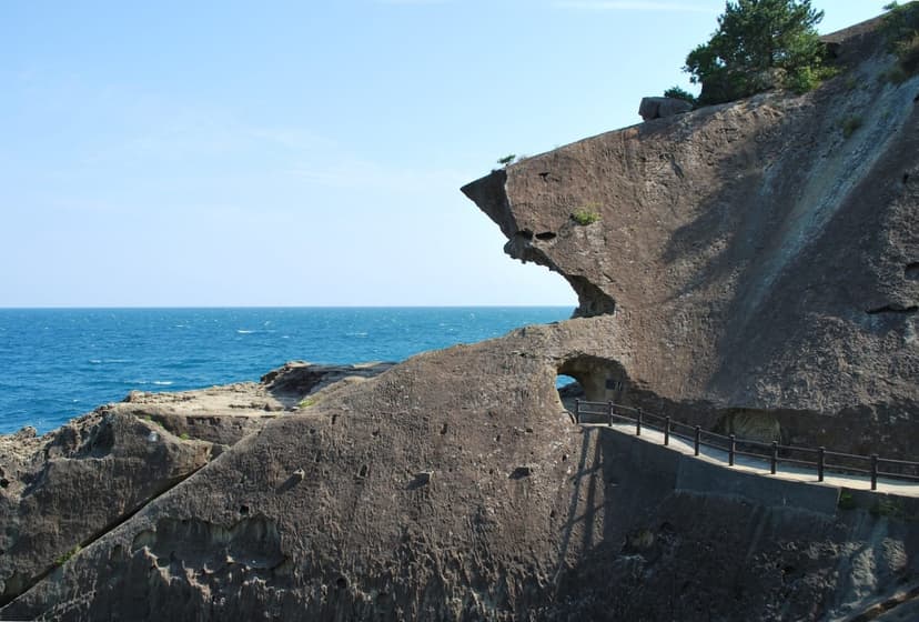 鬼ヶ城と獅子岩、熊野灘の奇岩絶景を巡る1泊2日
