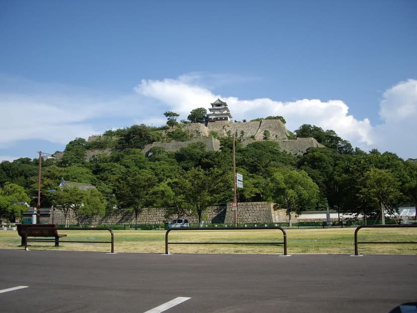 丸亀城と中津万象園、京極家ゆかりの石垣と大名庭園をめぐる日帰りプラン